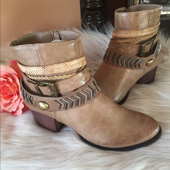 TAUPE FAUX LEATHER WESTERN BOOTS - Picture 6 of 8